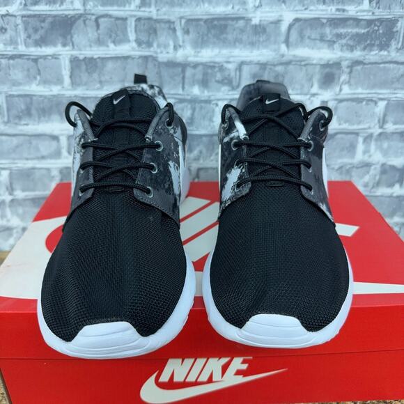 Nike Roshe Run Print Black White Cool Grey 599432-090 Womens Size 10 New - Picture 3 of 6
